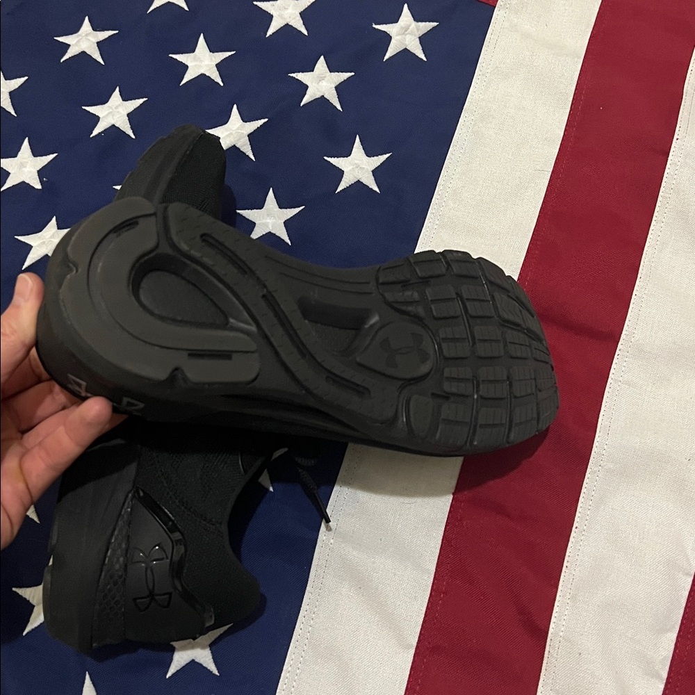 Used Under Armour gym shoes - Picture 5 of 13